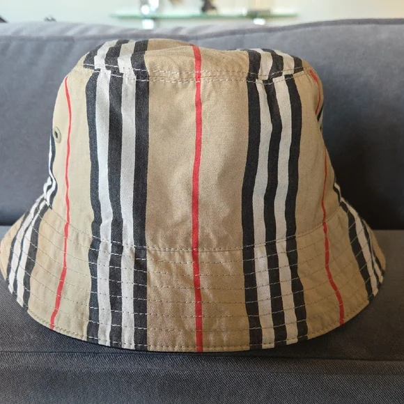 Burberry Reversible Check Bucket Hat - Picture 4 of 12